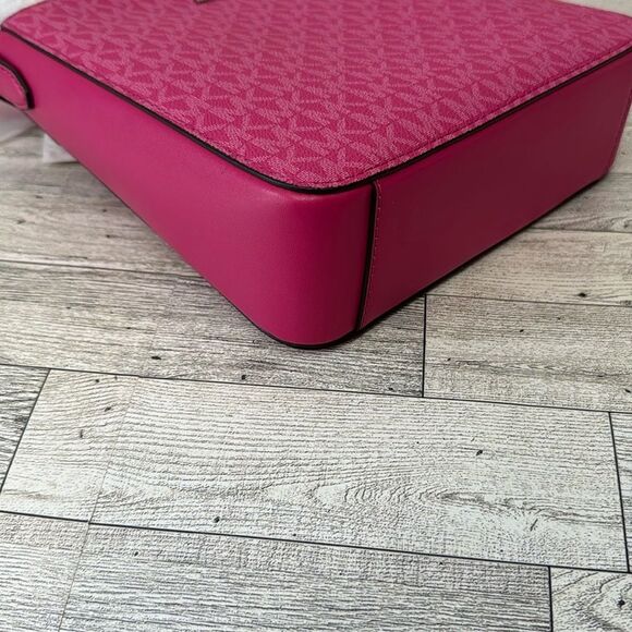 Michael Kors Jet Set Signature Logo Messenger Bag NWT - Picture 8 of 13